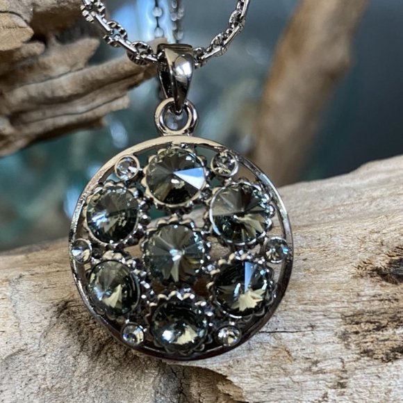 NWT-Antique Silver Color Necklace with Grey Stones in Pendant 16" - Picture 2 of 4